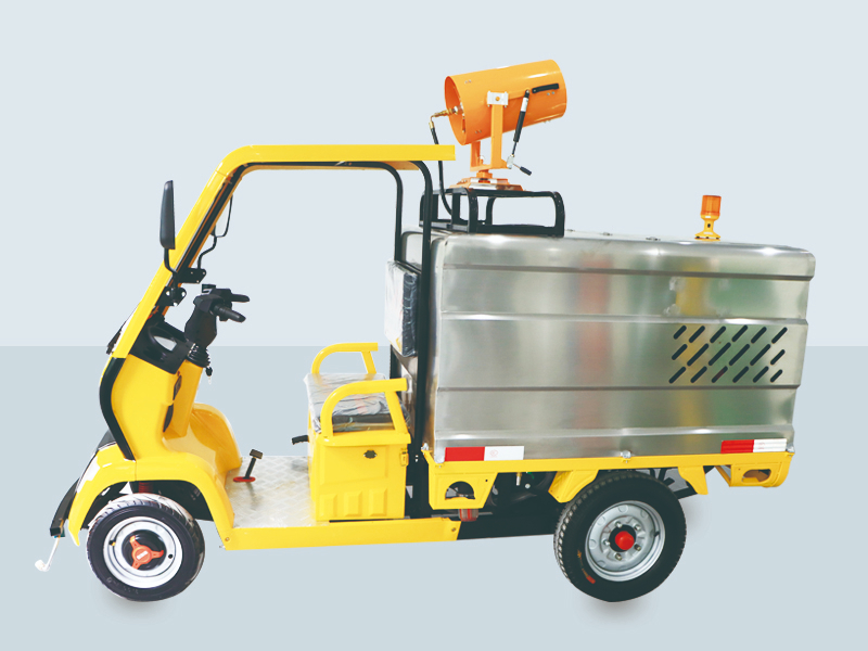 四轮高压清洗车(带雾炮)